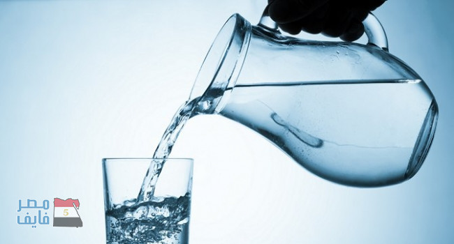 شرب المياه على معدة فارغة مفيد أم ضار