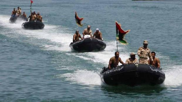 إنقاذ 5 مصريين بعد غرق قاربهم بالقرب من السواحل الليبية والبحث عن 10 أخرين وأسماء المفقودين والناجين منهم