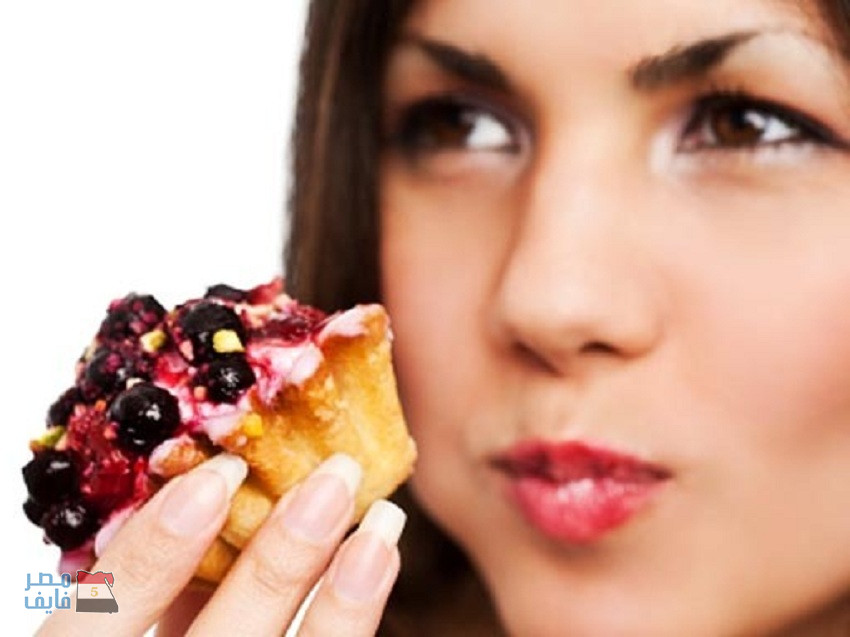  كيف تأكل الحلوى والأطعمة الدسمة دون أن تكتسب وزن زائد؟