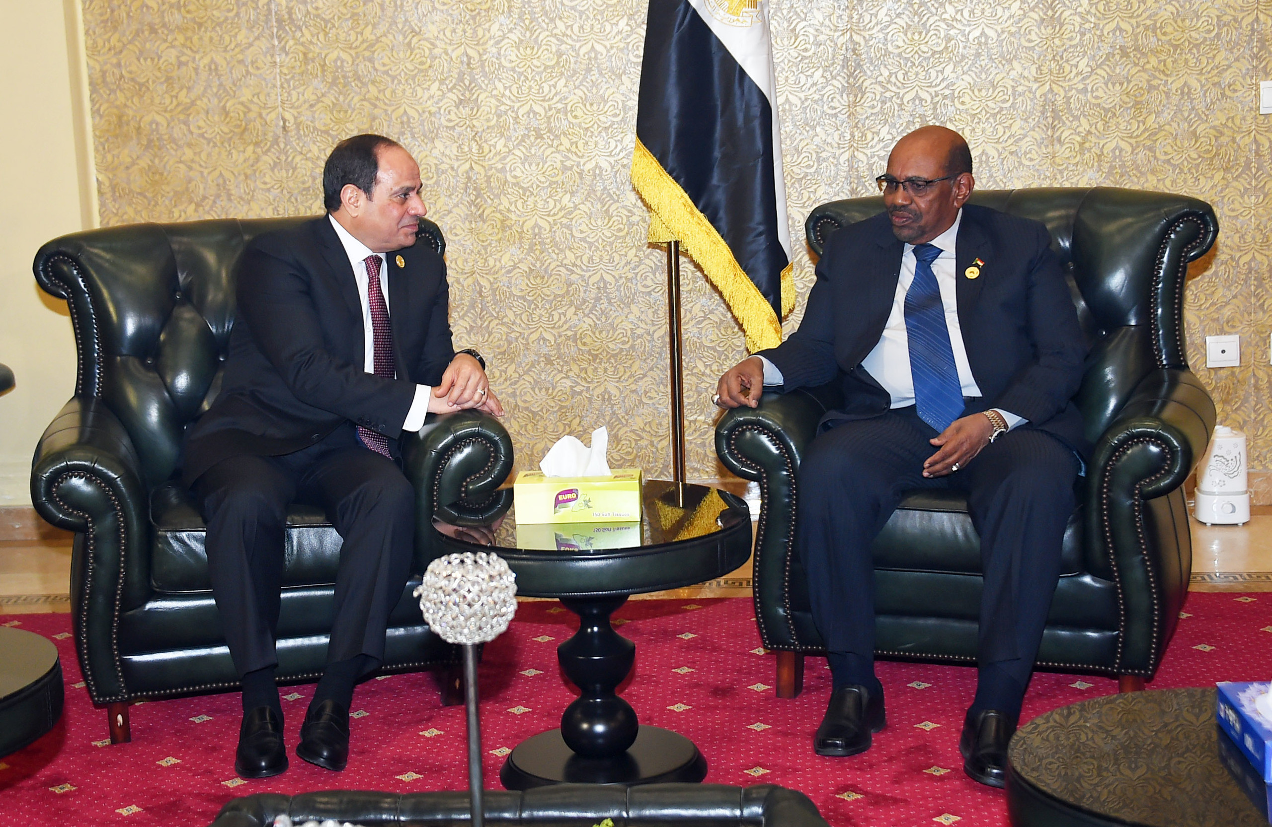 سفير السودان بالقاهرة يكشف تفاصيل لقاء السيسي بالبشير في أثيوبيا وموعد عودته للقاهرة