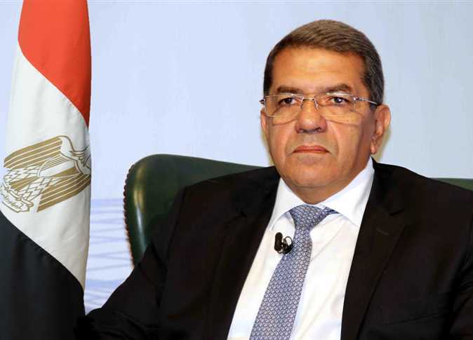 تصريحات وزير المالية بالأرقام بشأن عجز الموازنة ومقارنتها بالعام الماضي يثير تخوفات وتساؤلات حول مصير الإقتصاد المصري