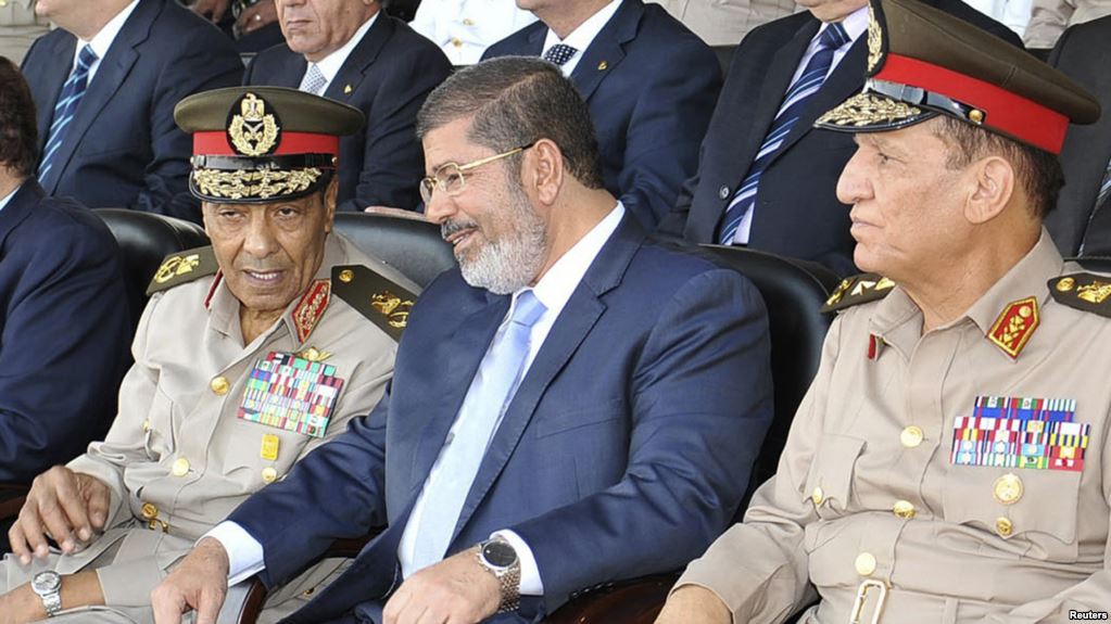 “عماد أديب” يروي تفاصيل تنشر لأول مرة حول علاقة محمد مرسي مع القوات المسلحة