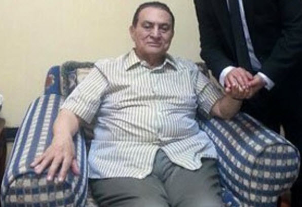 بعد اعلان شائعة وفاته .. ننشر اخر صورة للرئيس مبارك .. شاهد كيف تغيرت ملامحه