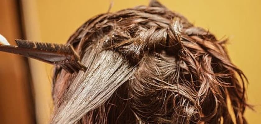 صبغ الشعر التالف بمكونات طبيعية منزليا.