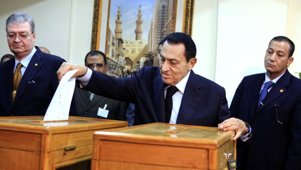 مبارك يستعد للإدلاء بصوته في الانتخابات الرئاسية.. تعرف على التفاصيل