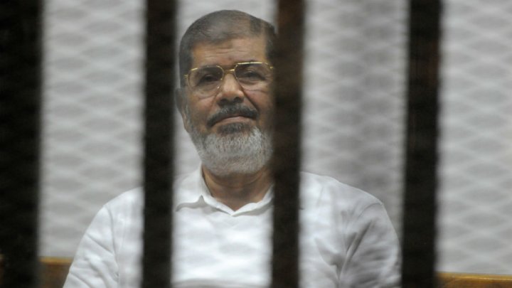 عاجل| بعد كلمات قصيرة من «محمد مرسي».. رئيس المحكمة يضطر لرفع الجلسة منذ قليل
