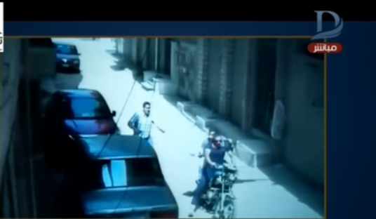 أغرب جريمة سرقة من أمام البنوك المصرية ترصدها الكاميرا«فيديو»