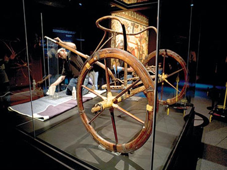 بالفيديو| تعرف على التفاصيل الكاملة لنقل العجلة الحربية الأخيرة لتوت عنخ آمون إلى المتحف المصري الكبير