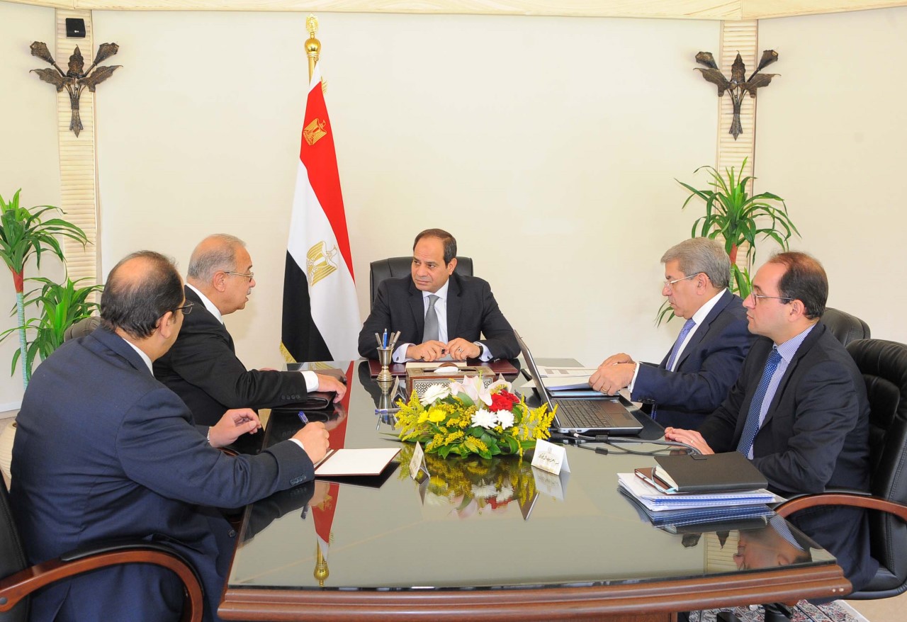 عاجل.. أحمد موسى يكشف موعد إستقالة الحكومة المصرية رسميًا