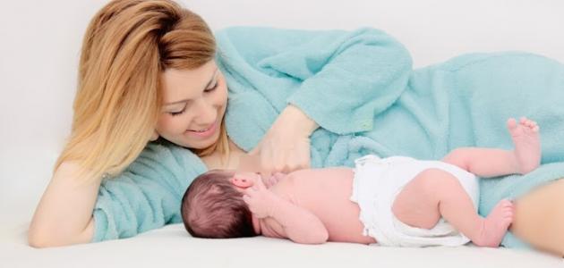 فوائد حليب الأم في الرضاعة وطرق طبيعية لزيادة
