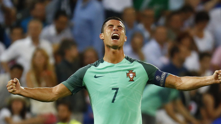 رونالدو يتجاوز أحزانه بعد خروجه من كأس العالم ويوجه رسالة هامة للمنتخب البرتغالي