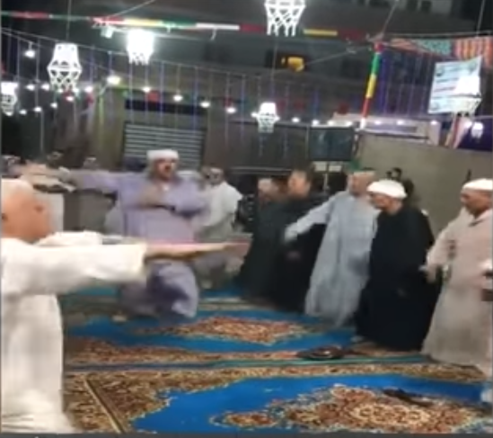 الأوقاف توقف إمام مسجد وموظفين بمديرية الاوقاف بالدقهلية على خلفية قيام أشخاص بالرقص داخل مسجد -فيديو-