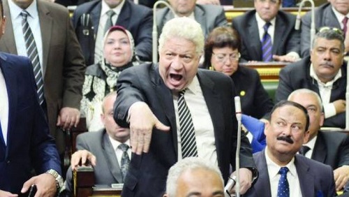 مشادة حامية تحت قبة البرلمان.. و برلماني معنفاً مرتضى منصور: «ممنوع ترد عليا»