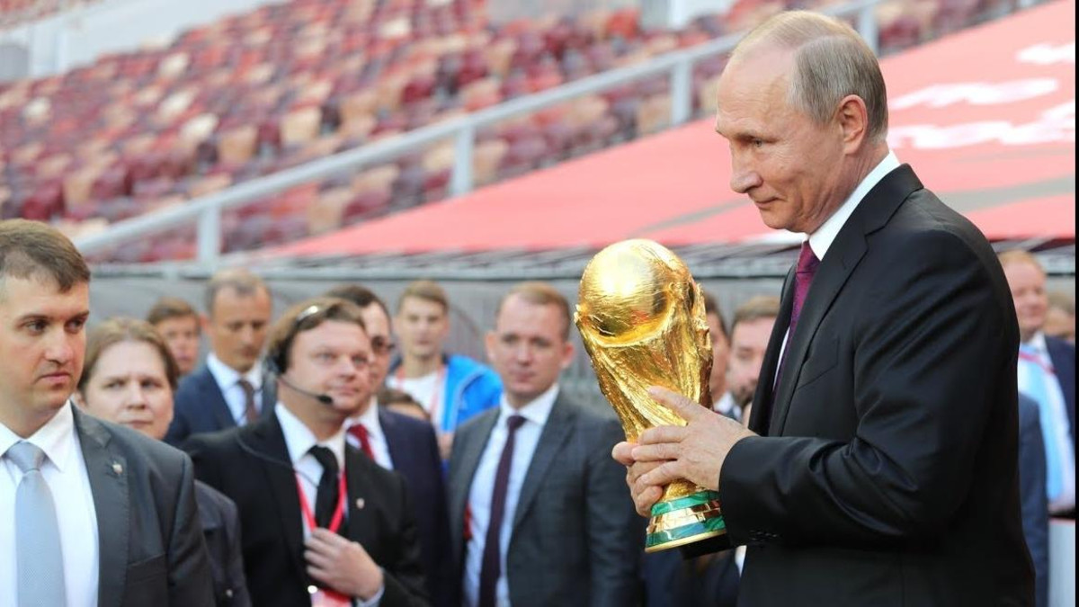 “هل سُيلغي المونديال؟”.. رد فعل غير متوقع من بوتين بعد خروج روسيا من كأس العالم