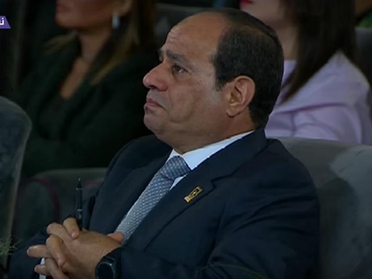 بالصور والفيديو.. الرئيس السيسي يدخل في “نوبة بكاء” أمام الحضور والكاميرات