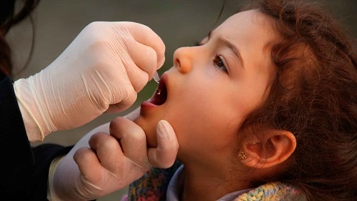 أهم 16 معلومة عن التطعيم الجديد لشلل الأطفال.. تعرف على مواعيد أخذ الجرعات
