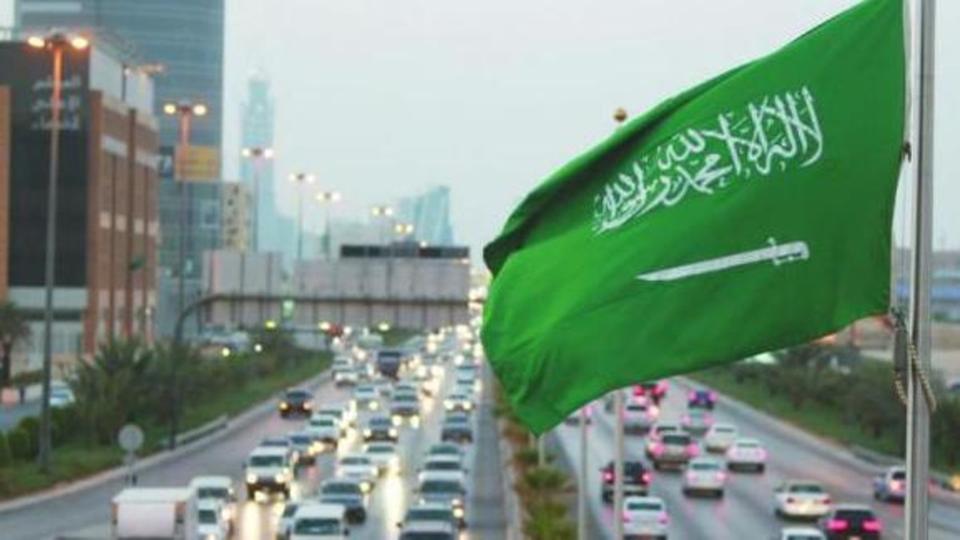 صندوق النقد الدولي يحذر السعودية من كشف غطاء الميزانية والتخوف من انخفاض اسعار النفط