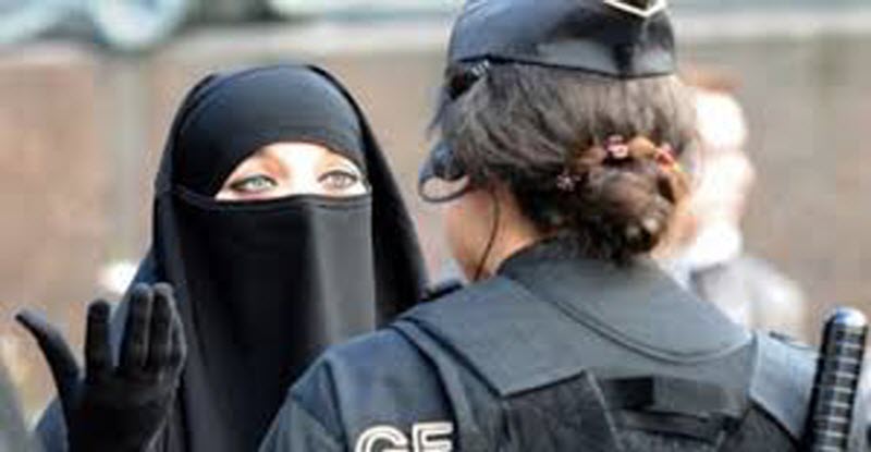 مسلمات الدنمارك يقررن تحدي قرار منع النقاب