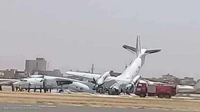 عاجل.. إصطدام طائرتين عسكرتين داخل المطار.. وقرار رسمي بإغلاقه لآحل غير مسمى