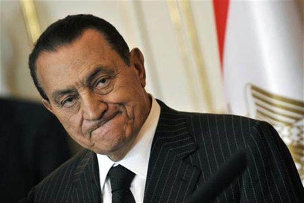 شاهد| أحدث صورة للرئيس السابق «مبارك» برفقة أحد الشخصيات السعودية
