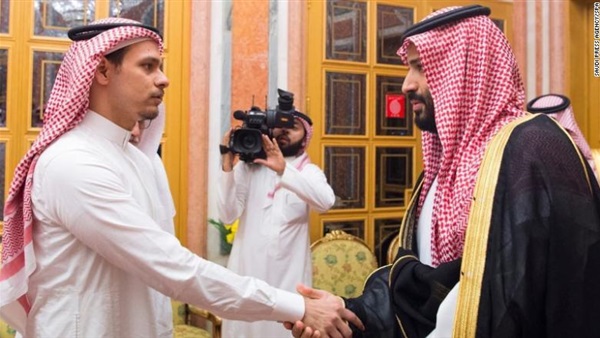 أول تعليق من نجل الصحفي السعودي الراحل خاشقجي على صورته مع ولي العهد