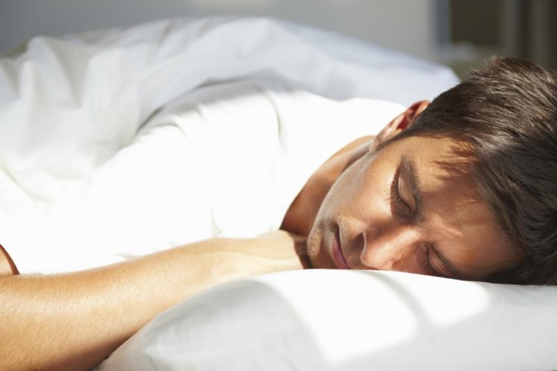 حيلة مجربة بمفعول سحري.. كيف تغرق في النوم خلال دقيقة؟