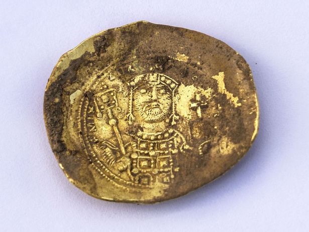 إكتشاف كنز “نادر” يرجع لـ 900 عام يتضمن عملات الدولة الفاطمية