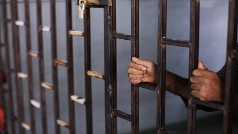 أقدم سجين في مصر المفرج عنه يروي تفاصيل جرائمه التي غيبته 45 سنة وراء القضبان