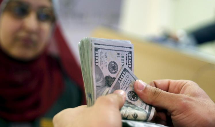 تطورات جديدة ومفاجئة في أسعار صرف “الدولار الأمريكي” داخل البنوك المصرية صباح اليوم