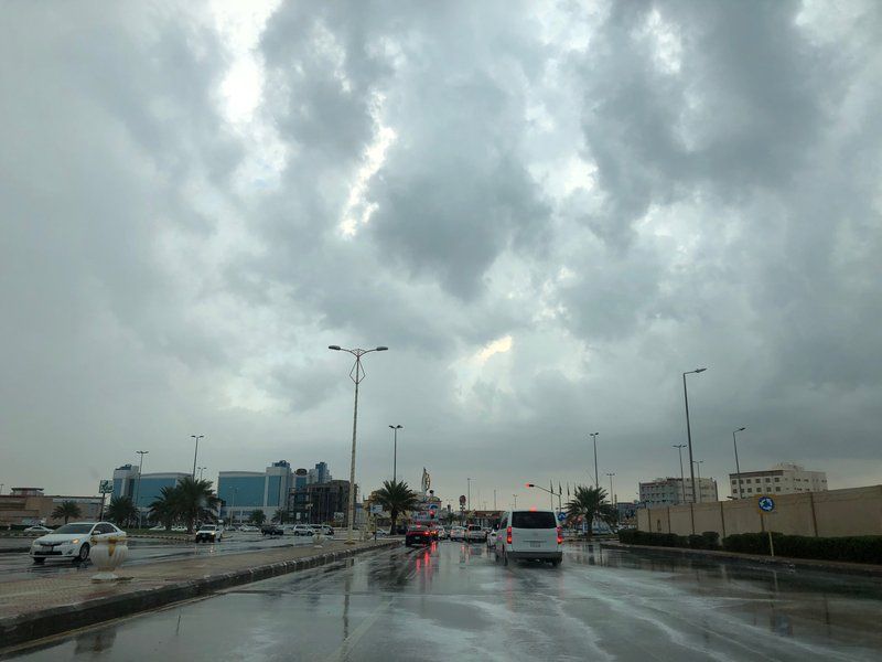 الأرصاد: “سقوط أمطار” على هذه المحافظات غدًا الجمعة.. والعواصف الترابية تحتاج البلاد بعد ساعات