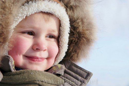 8 نصائح هامة تحمى طفلك من نزلات البرد في فصل الشتاء