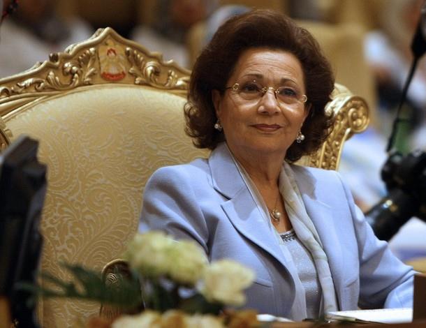 أول تعليق من علاء مبارك على أنباء وفاة سوزان مبارك