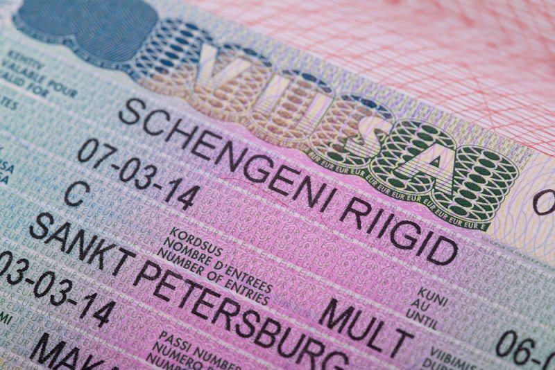 الاتحاد الأوروبي يقرر فرض “فيزا” على الأمريكيين الراغبين في السفر للدول الأوروبية