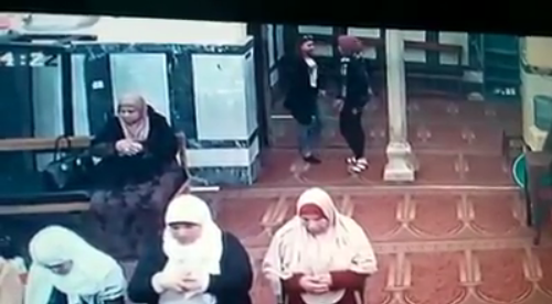 قرار هام من النيابة.. القصة الكاملة لواقعة فيديو السرقة دخل مسجد الإسكندرية