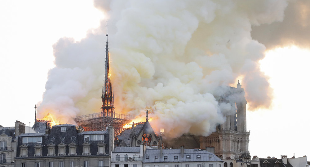 كيف علق الأزهر الشريف على حريق كاتدرائية نوتردام في باريس؟ “فيديو”