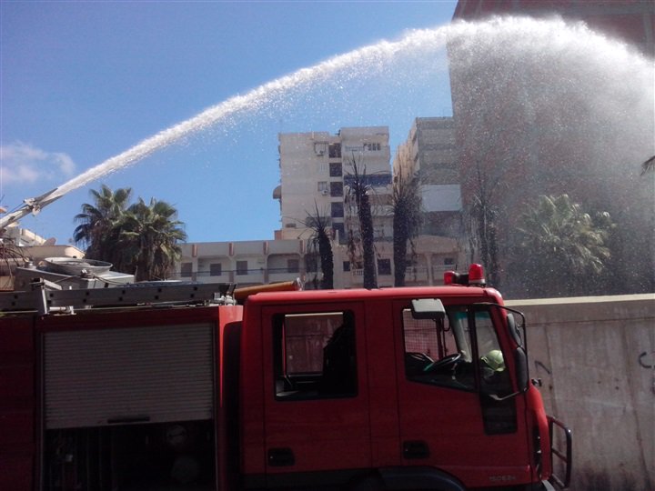 نشوب حريق محدود في سلم كوبري مشاة جامعة القاهرة والسيطرة عليه.. والتحقيقات تكشف التفاصيل