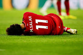“سوء حظ” إصابة محمد صلاح في مباراة ليفربول ونيو كاسل