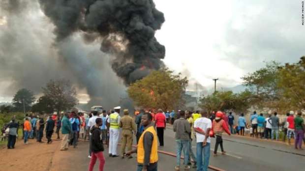 بالصور| مصرع 61 شخصاً وإصابة 70 آخرون في انفجار صهاريج وقود في تنزانيا