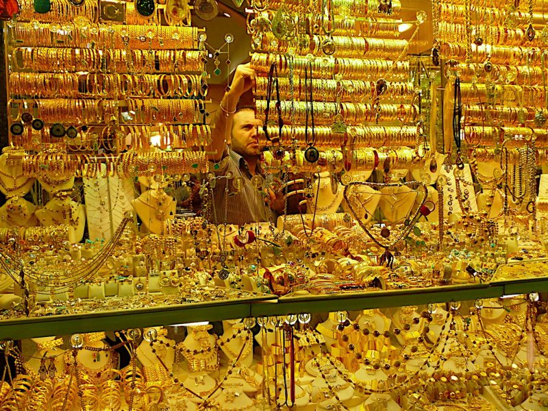 “الذهب يواصل الهبوط”.. تراجع ملحوظ في أسعار الذهب داخل محلات الصاغة صباح الأثنين