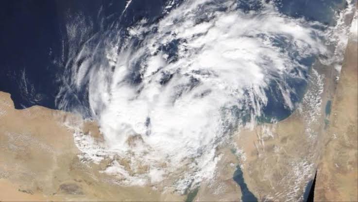 بالفيديو| القائم بأعمال رئيس هيئة الأرصاد الجوية يكشف سبب تسميته للإعصار بـ”حمادة”