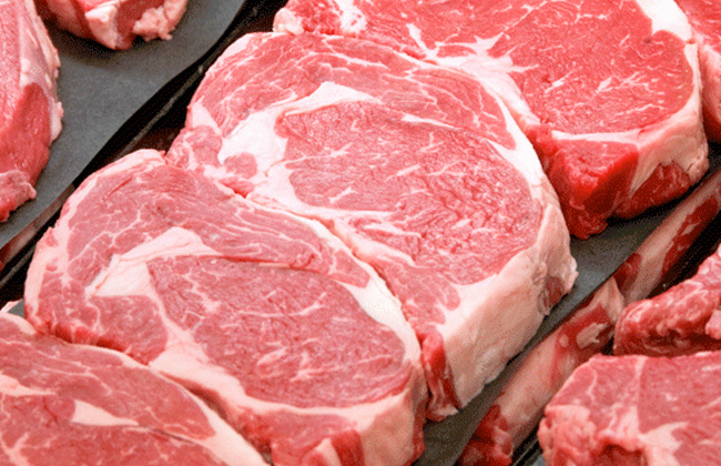 الحكومة تكشف حقيقة سبب انخفاض أسعار اللحوم الحقيقي