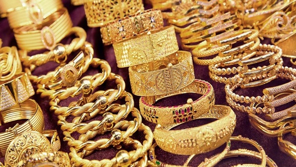 الذهب يواصل التراجع والجرام يخسر 10 جنيهات خلال يومين