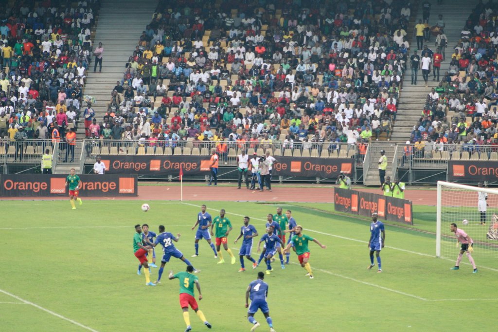 جماهير الكاميرون تقتحم الملعب بعد التعادل مع كاب فيردى في تصفيات أمم أفريقيا 2021