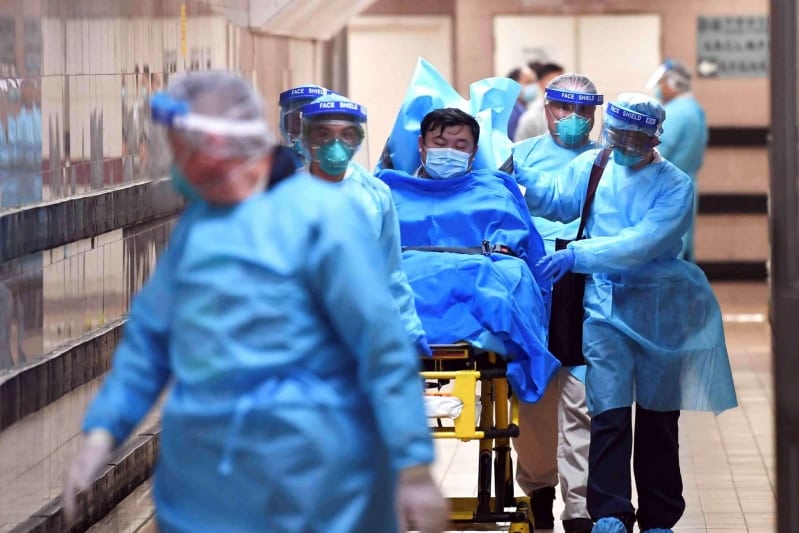 فيديو مروع يثير الذعر والرعب في الصين لمرضى مصابون بـ “فيروس كرونا” يبصقون على آخرين لنشر العدوى