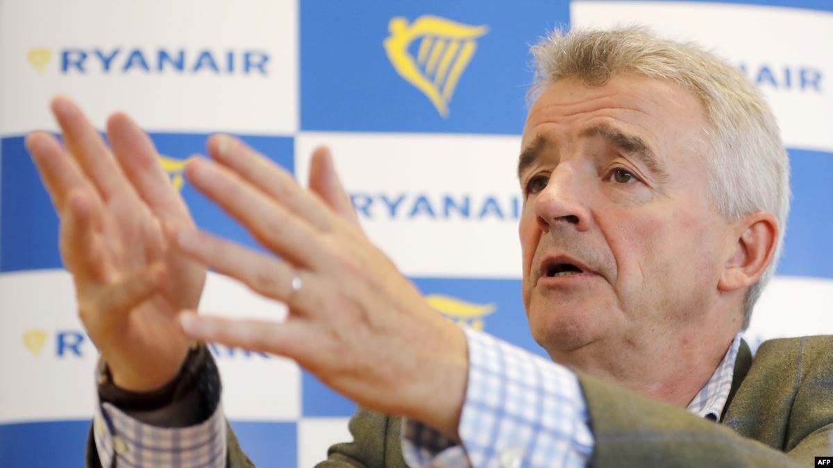 رئيس شركة RYANAIR  يشدد الإجراءات ضد المسلمين بالمطارات