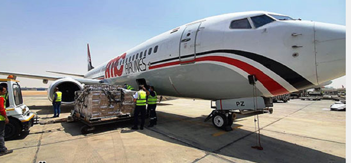 نقل شحنة أسماك وفواكه من مطار القاهرة إلي عمان في مقصورة طائرة ركاب