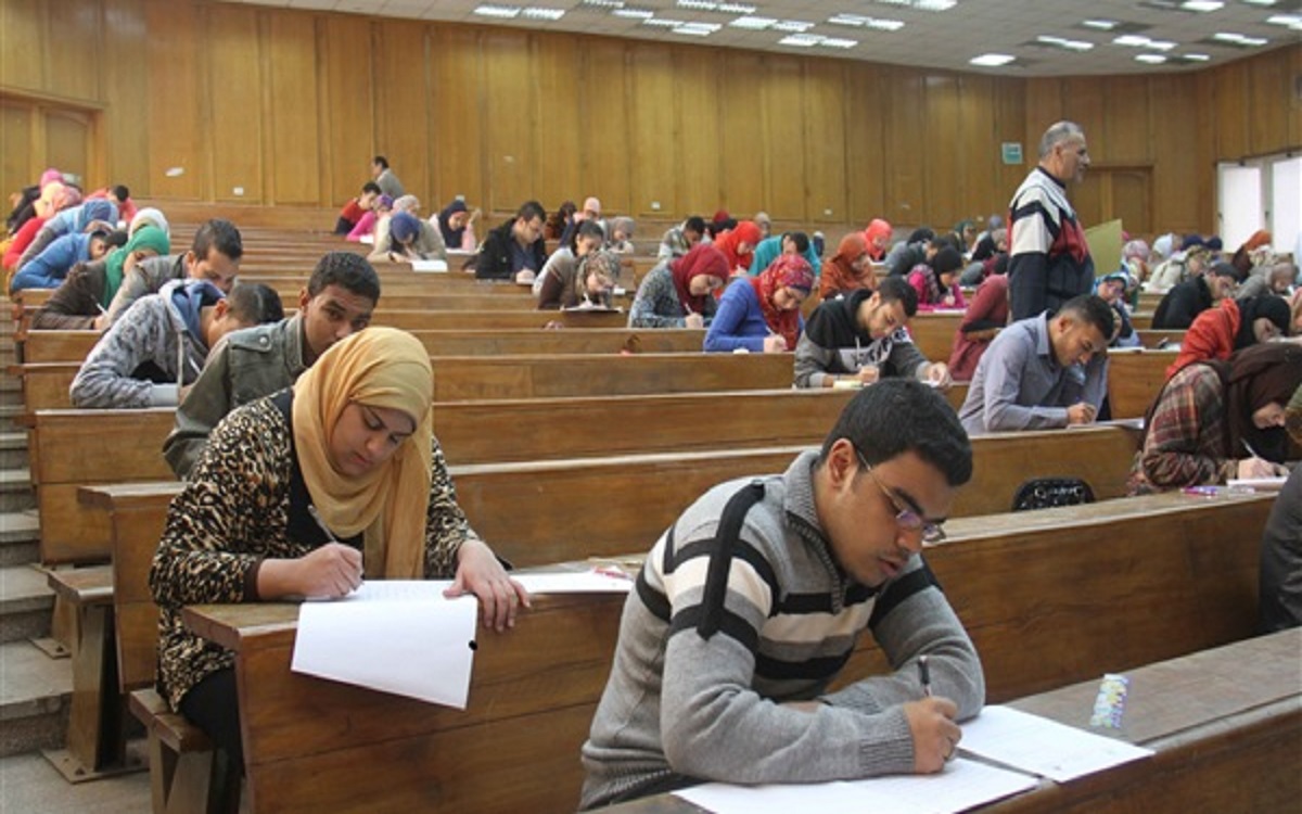 عاجل وزير التعليم العالي يعلن عن الموعد النهائي لإمتحانات الجامعات