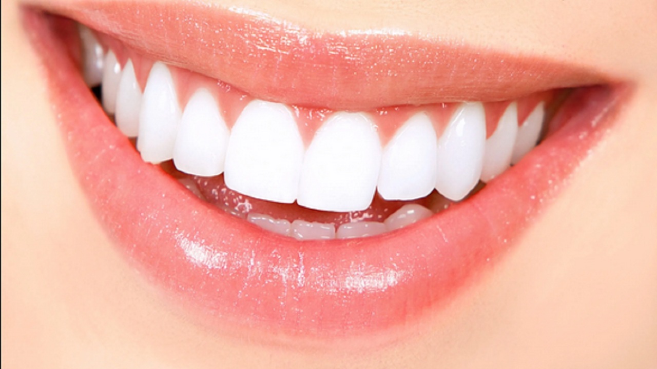عادات خاطئة تضر بالأسنان وتعرضها للمشاكل