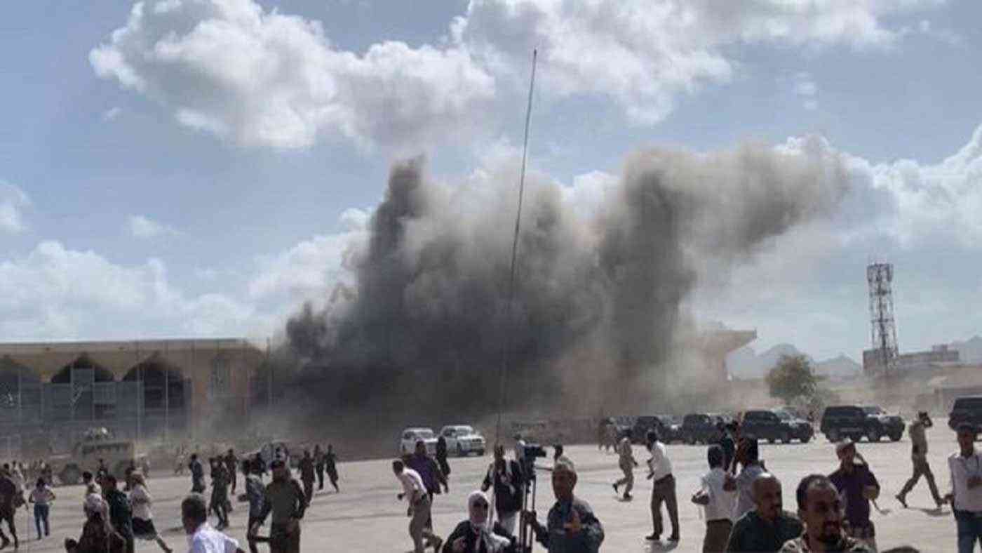 قتلى وجرحى إثر وقوع انفجار مطار عدن والحكومات تدين هذا العمل الإرهابي