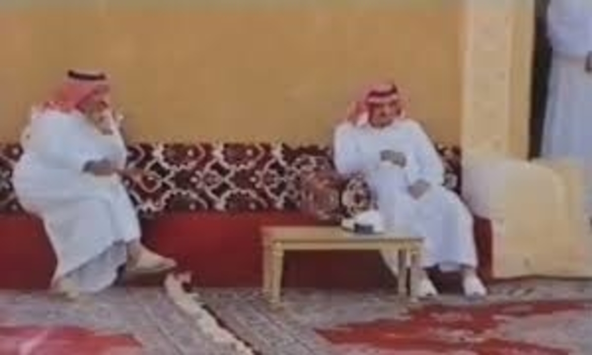 فيديو نادر قبل 28 عاما.. الملك سلمان في ضيافة الأمير عبد العزيز نجل الملك فهد